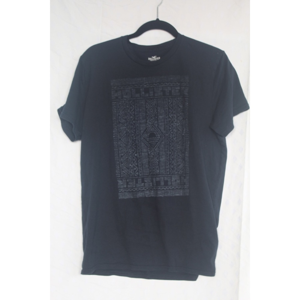 blue hollister tshirt